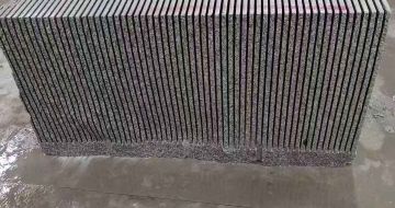 陇南芝麻白毛板荒料切割