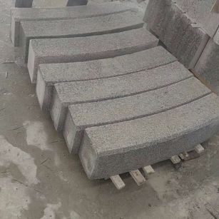 陇南芝麻白弧形路牙石