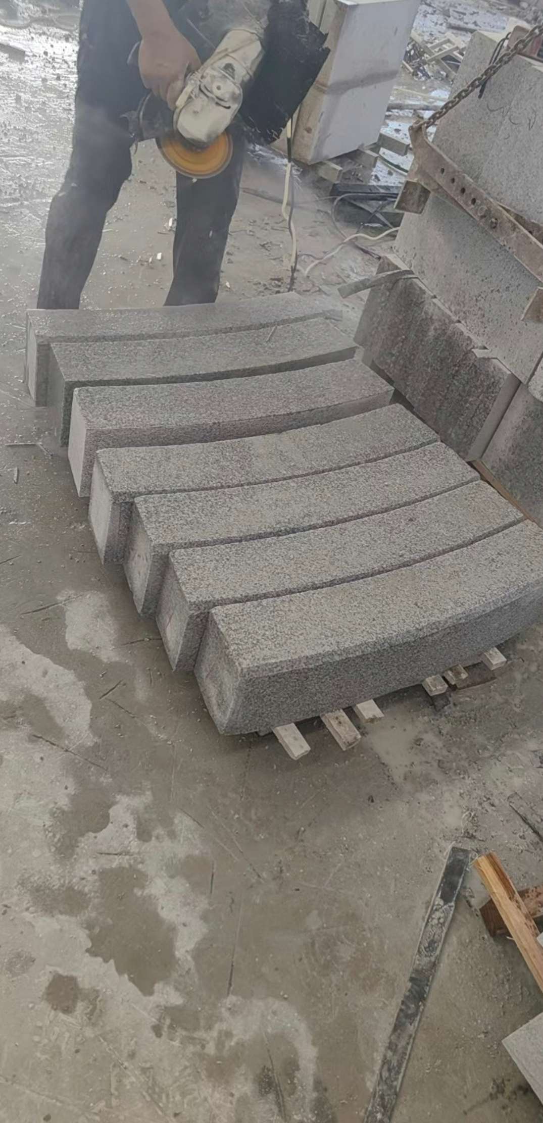 陇南芝麻白弧形路牙石
