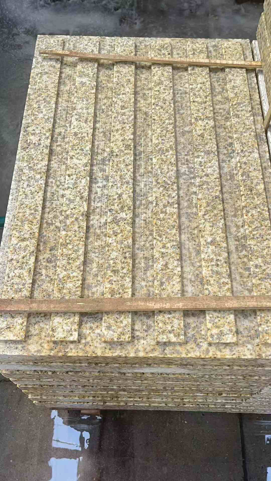 陇南黄金麻盲道 石材盲道